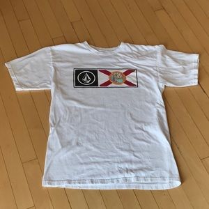 Preowned Volcom tee shirt -size Medium - like new! Unisex